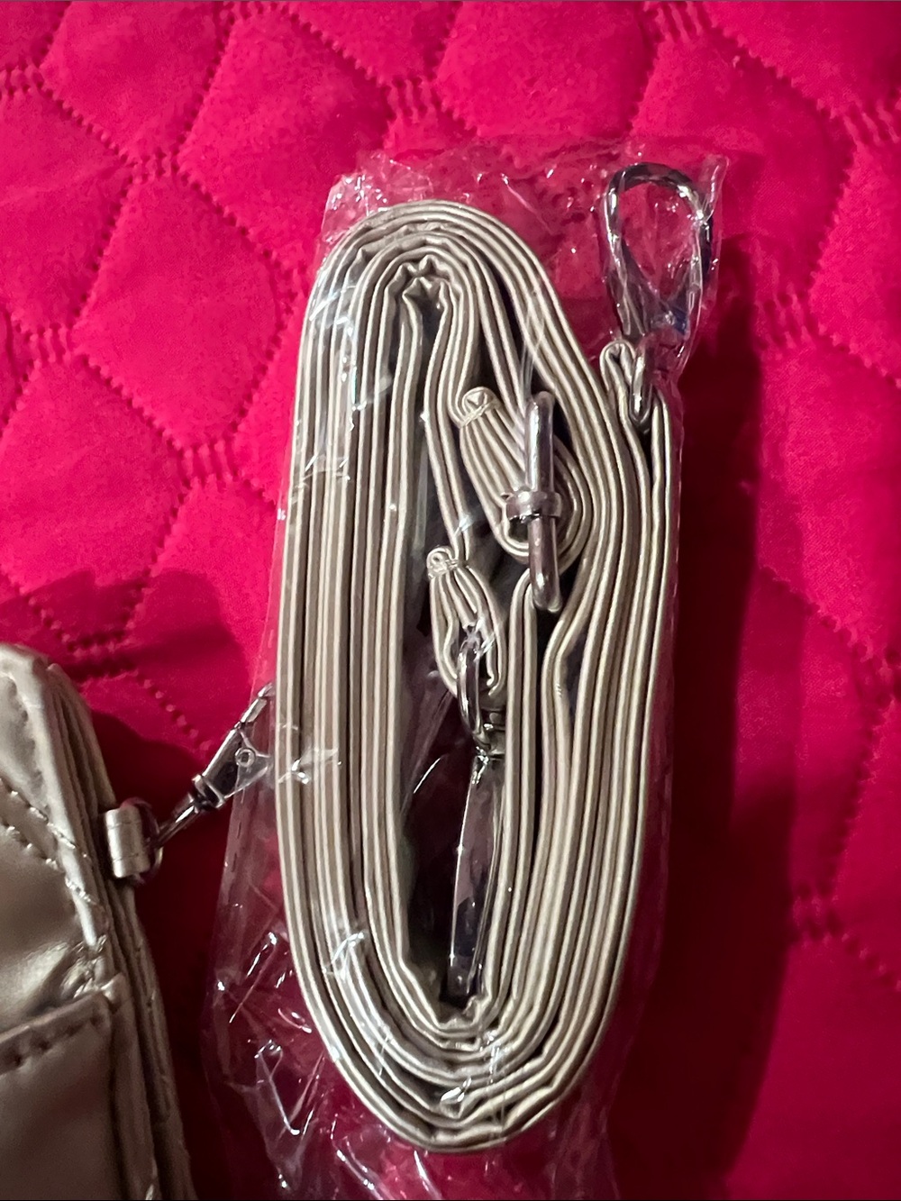 HKWP Quilted Crossbody Phone Case in Champagne Gold NWT - Picture 5 of 8
